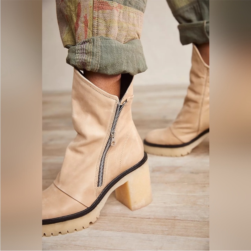 NWOT FREE PEOPLE Jack Zip Ankle Boots 
Camel Sz 8.5